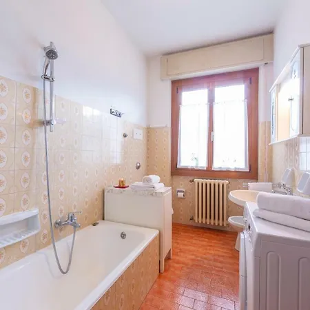 Appartement Sleeps 6 Wifi Ossuccio